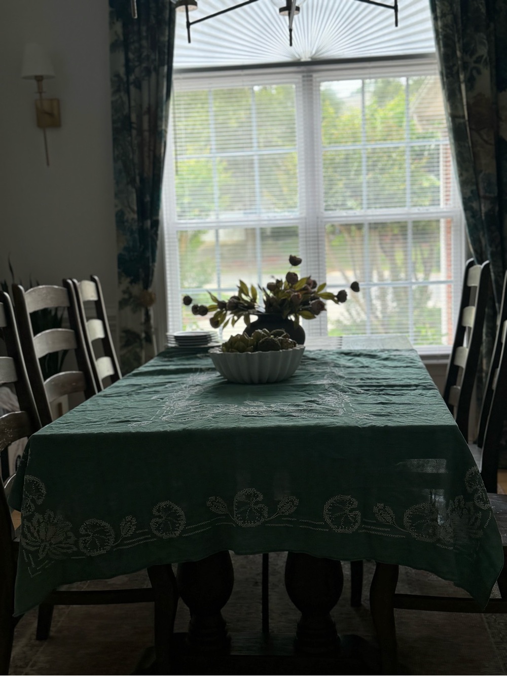 vintage linen tablecloth  white lotus embroidery and cutwork details - Picture 12 of 12